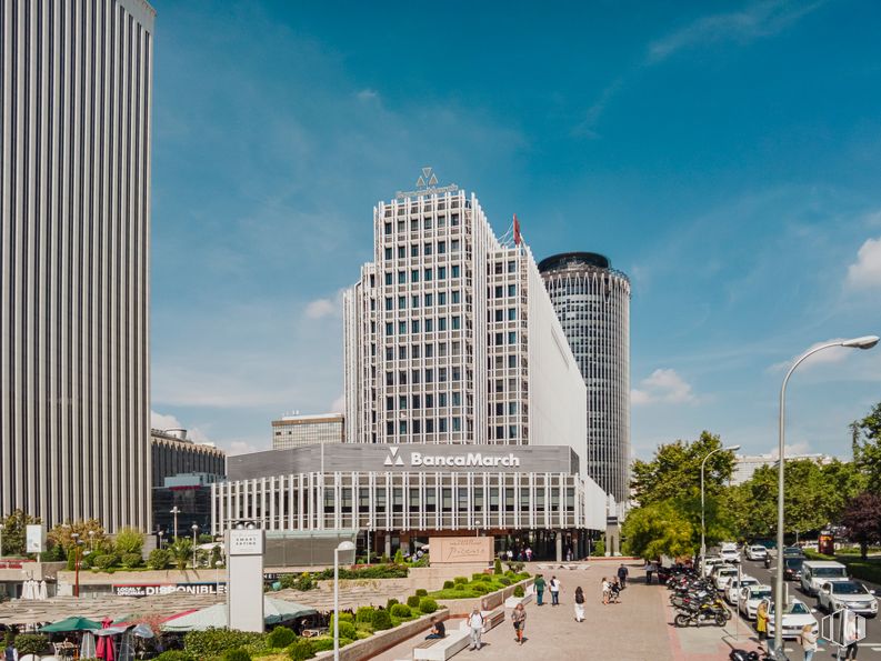 Oficina en alquiler en C89, Paseo Castellana, 89, Tetuán, Madrid, 28046 con edificio, cielo, planta, nube, rascacielos, día, árbol, luz de la calle, infraestructura y bloque de torre alrededor