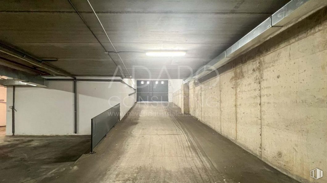 Nave en venta en Avenida Técnica, Azuqueca de Henares, Guadalajara, 19200 con suelo, suelos, superficie de la carretera, vía pública, material compuesto, edificio, ciudad, techo, carretera y rectángulo alrededor