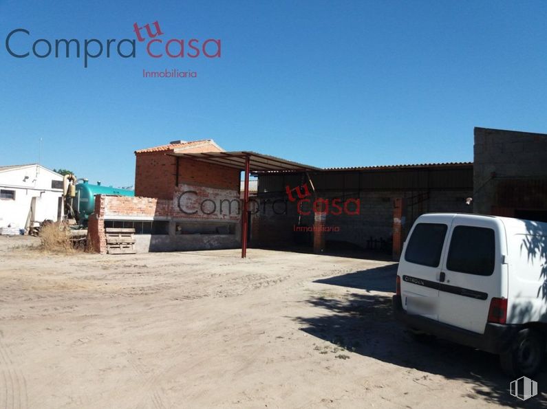 Land for sale at Zona industrial Nieva, Nieva, Segovia, 40447 with van, wheel, tire, automotive parking light, sky, vehicle, automotive tire, car, asphalt and real estate around