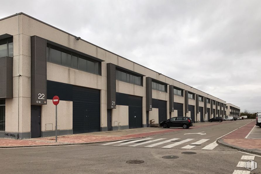 Nave en alquiler y venta en Calle Ferrocarril, 16, Meco, Madrid, 28880 con edificio, coche, nube, cielo, neumático, rueda, asfalto, edificio comercial, diseño urbano y fachada alrededor