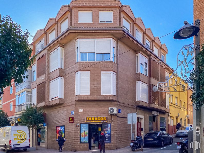 Local en venta en Calle San Fernando, 1, Leganés, Madrid, 28917 con coche, camioneta, edificio, ventana, rueda, neumático, vehículo, cielo, azul y infraestructura alrededor