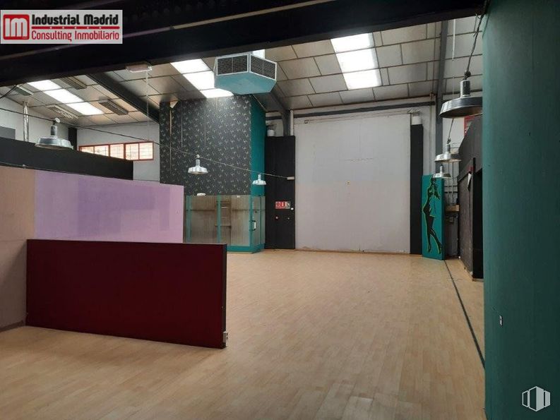 Industrial for sale & for rent at Polígono El Malvar, Arganda del Rey, Madrid, 28500 with floor, flooring, door, ceiling, fixture, glass, hall, event, luxury vehicle and wood around