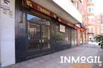 Local en venta en Avenida América, 25, Chamartín, Madrid, 28002 con planta, edificio, ventana, accesorio, inmobiliario, fachada, árbol, superficie de la carretera, fuente y ciudad alrededor