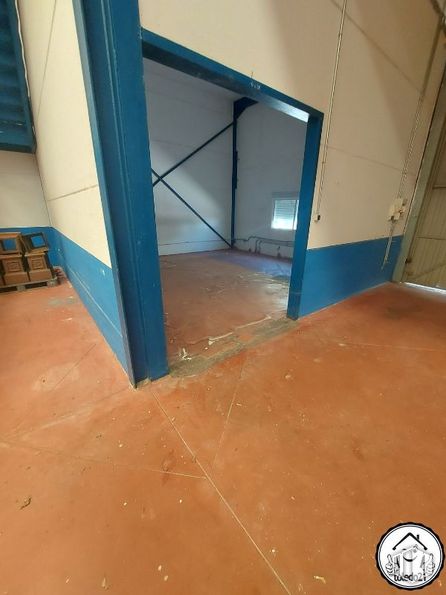 Industrial for sale at Camino Ciempozuelos, Seseña, Toledo, 45224 with mirror, wood, flooring, floor, gas, rectangle, hardwood, wood stain, ceiling and paint around