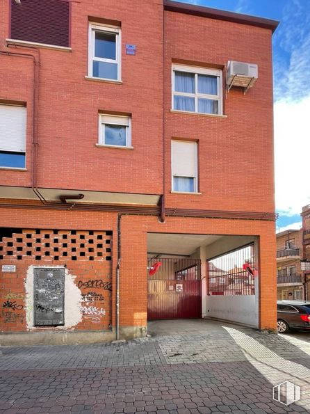 Local en alquiler y venta en Avenida Cañada, Coslada, Madrid, 28820 con ventana, edificio, coche, propiedad, cielo, accesorio, albañilería, nube, ladrillo y arquitectura alrededor