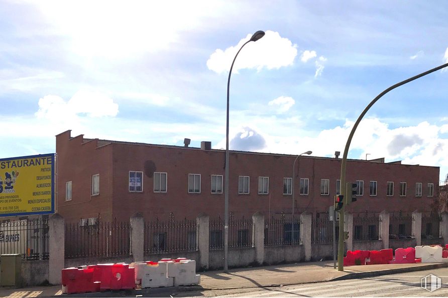 Nave en venta en Zona Avenida Castilla, San Fernando de Henares, Madrid, 28830 con alumbrado, nube, cielo, luz de la calle, ventana, edificio, asfalto, superficie de carretera, diseño urbano y fachada alrededor