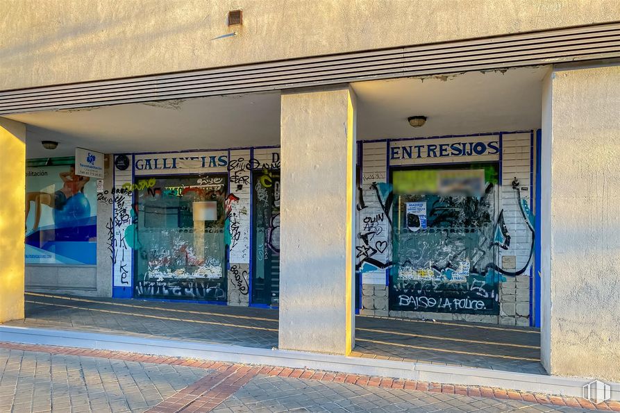 Local en venta en Calle Bulevar de José Prat, 11, Vicálvaro, Madrid, 28032 con accesorio, fuente, arte, fachada, gas, ciudad, pintura, tintes y matices, publicidad y artes visuales alrededor