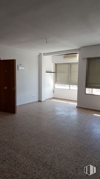 Office for rent at Avenida Constitución, Móstoles, Madrid, 28931 with cabinetry, window, fixture, wood, floor, flooring, ceiling, hardwood, hall and building around