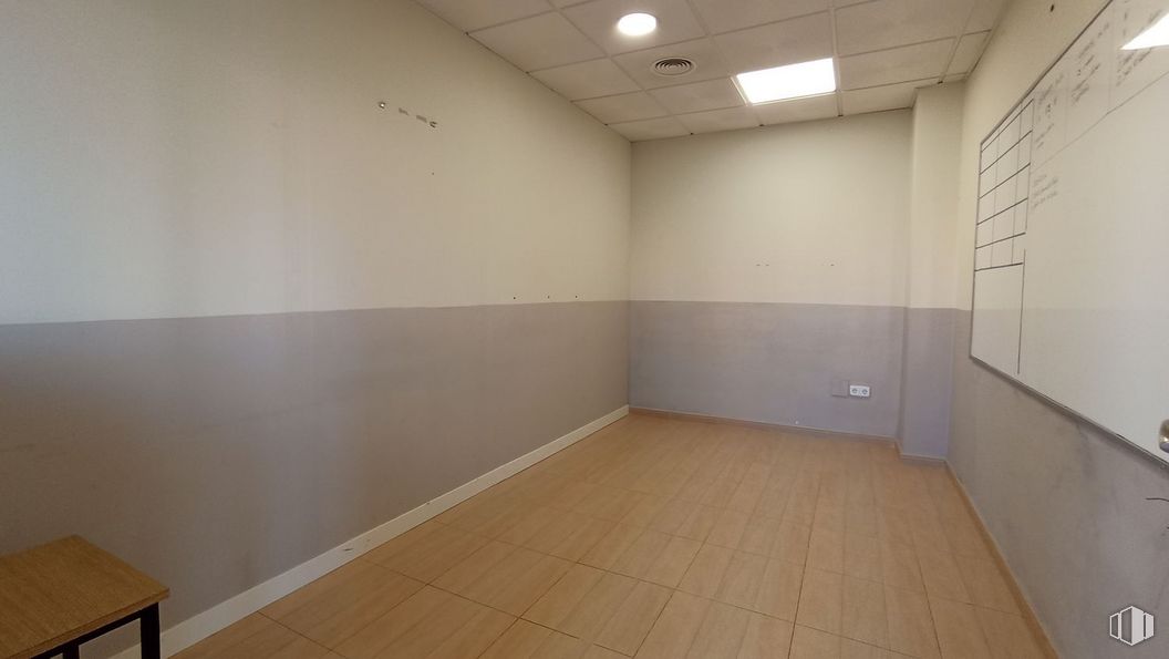 Retail for sale & for rent at Calle Marbella, 35, Arroyomolinos, Madrid, 28939 with furniture, hall, wood, building, flooring, art, hardwood, ceiling, fixture and space around