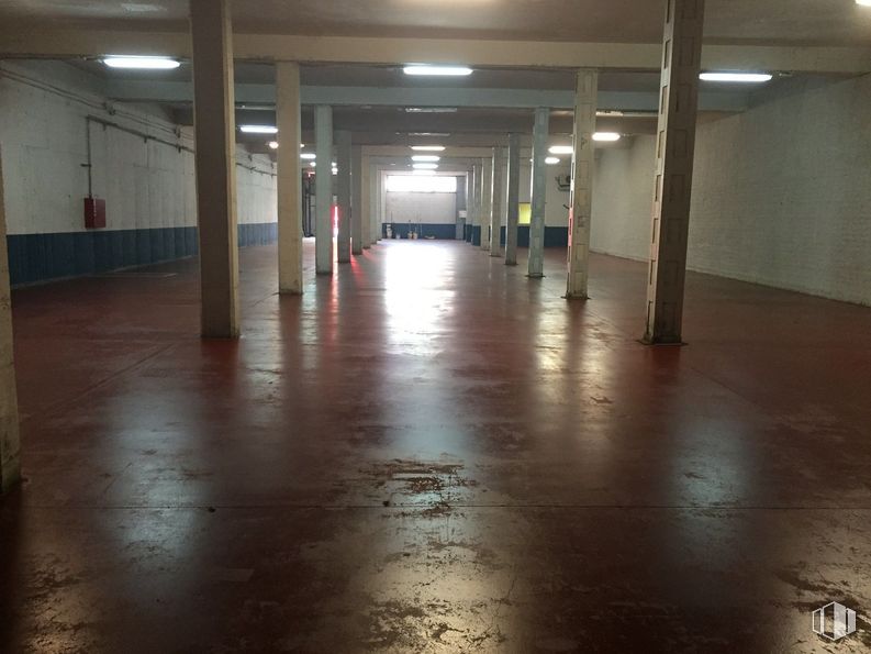 Industrial for rent at Zona empresarial, Pinto, Madrid, 28320 with flooring, floor, ceiling, hall, column, concrete, fluorescent lamp, tile flooring, building material and cleanliness around