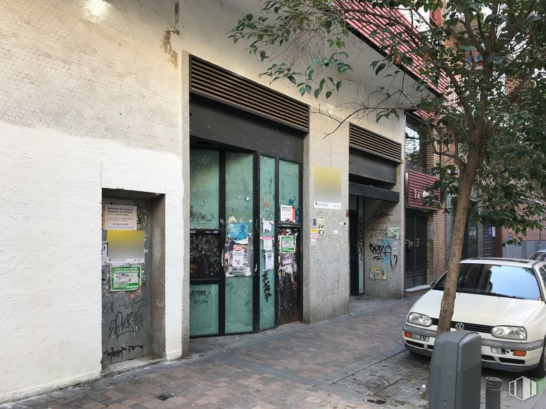 Local en venta en Calle Artistas, 24, Tetuán, Madrid, 28020 con coche, edificio, luz de estacionamiento automotriz, vehículo terrestre, neumático, vehículo, rueda, planta, iluminación automotriz y árbol alrededor