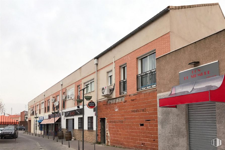 Local en venta en Calle Jardines, 30, Villanueva de Perales, Madrid, 28609 con ventana, edificio, cielo, neumático, rueda, puerta, diseño urbano, casa, ladrillo y asfalto alrededor