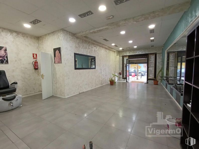 Local en alquiler en Zona Centro, Torrejón de Ardoz, Madrid, 28850 con propiedad, interiorismo, hall, suelo, suelos, accesorio, pared, edificio, techo y arte alrededor