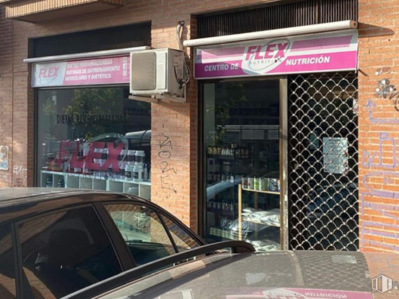 Local en venta en Avenida Guadarrama, San Sebastián de los Reyes, Madrid, 28700 con coche, edificio, vehículo, vehículo de motor, exterior automotriz, diseño automotriz, ventana, iluminación automotriz, accesorio y puerta de vehículo alrededor