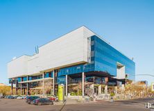 Retail for rent at Edificio Mar de Cristal, Calle Arequipa, 1, Hortaleza, Madrid, 28043 with building, sky, shade, urban design, tree, house, facade, commercial building, city and asphalt around