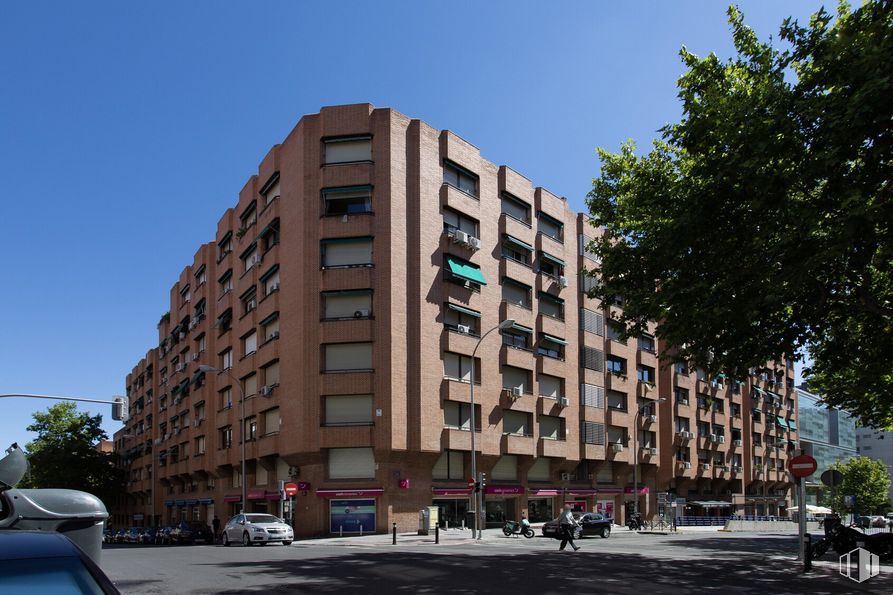 Local en venta en Calle Aviador Zorita, 12, Tetuán, Madrid, 28020 con edificio, cielo, coche, ventana, bloque de torre, árbol, diseño urbano, condominio, edificio comercial y zona residencial alrededor