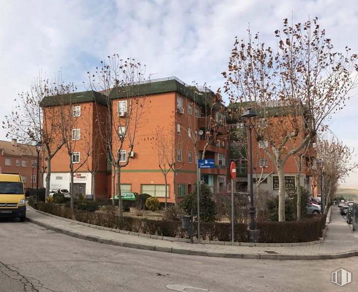 Local en venta en Avenida Móstoles, 1, Moraleja de Enmedio, Madrid, 28950 con edificio, coche, cielo, nube, planta, ventana, casa, vehículo, arquitectura y asfalto alrededor