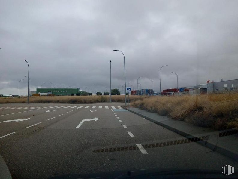 Land for sale at Polígono Industrial el Llano, 26, Villarrubia de Santiago, Toledo, 45360 with street light, sky, cloud, road surface, asphalt, thoroughfare, tar, road, plant and horizon around