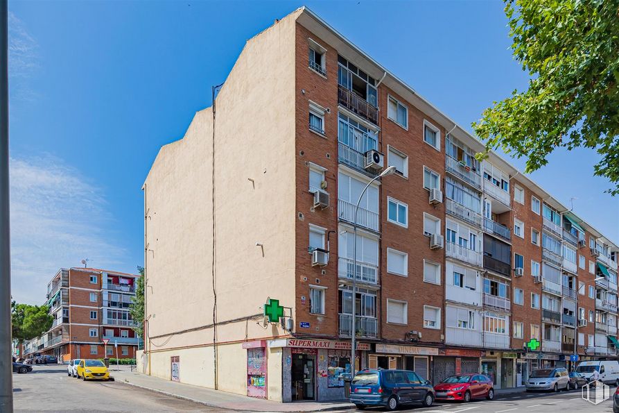 Local en venta en Calle Villacarlos, Vicálvaro, Madrid, 28032 con edificio, cielo, durante el día, rueda, ventana, luz de la calle, vehículo, coche, diseño urbano y bloque de pisos alrededor