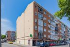 Local en venta en Calle Villacarlos, Vicálvaro, Madrid, 28032 con edificio, cielo, durante el día, rueda, ventana, luz de la calle, vehículo, coche, diseño urbano y bloque de pisos alrededor