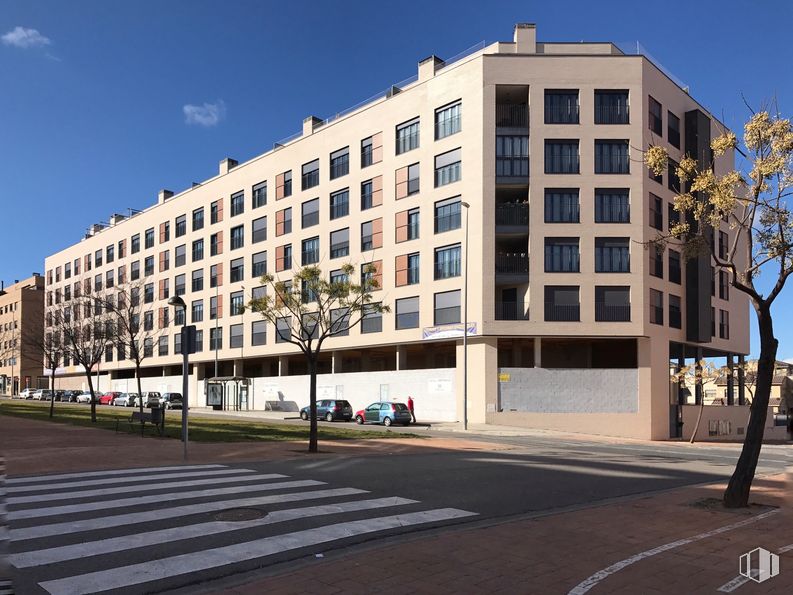 Oficina en alquiler en Calle Maruja Mallo, Guadalajara, 19005 con edificio, cielo, ventana, árbol, condominio, diseño urbano, bloque de pisos, luz de la calle, barrio y zona residencial alrededor