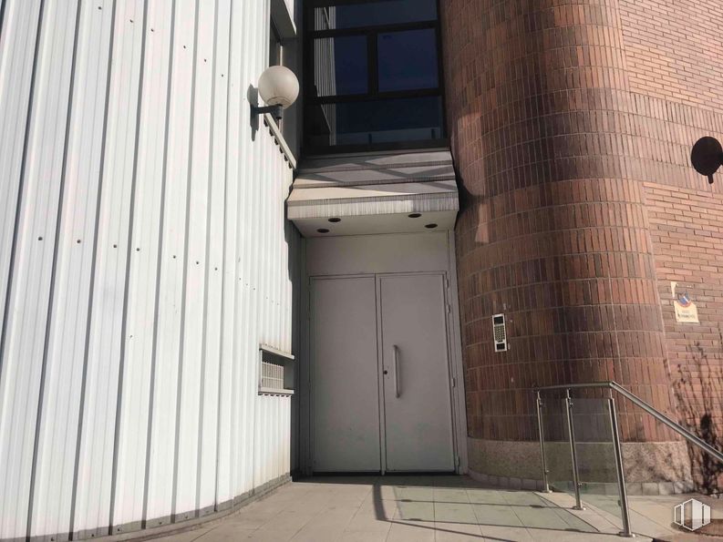 Industrial for sale at Zona Carabanchel, Carabanchel, Madrid, 28044 with door, window, composite material, daylighting, high-rise building and headquarters around