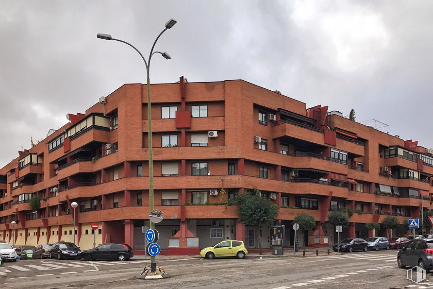 Local en venta en Calle Jesús Miguel Haddad Blanco, Leganés, Madrid, 28914 con edificio, coche, cielo, nube, vehículo terrestre, rueda, día, propiedad, ventana y neumático alrededor