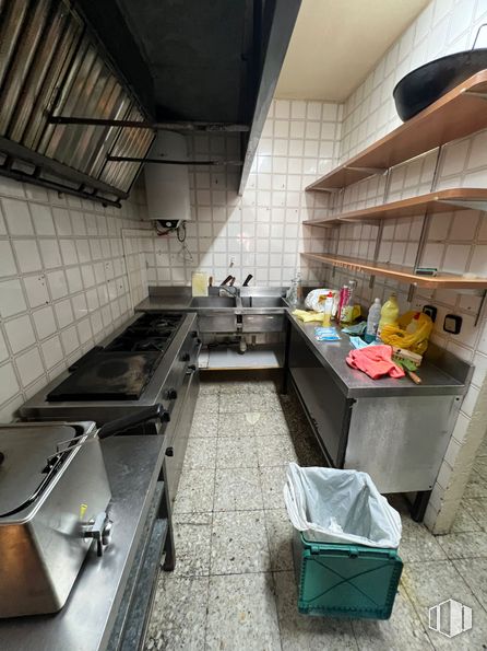 Local en alquiler y venta en Calle Pablo Iglesias, Arganda del Rey, Madrid, 28500 con cocina, encimera, aparato de cocina, electrodoméstico, fontanería, cocina, azulejo, comida, fregadero y ebanistería alrededor