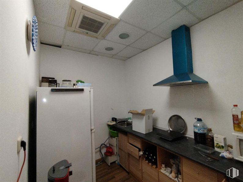 Oficina en venta en Zona Plaza Mayor, Leganés, Madrid, 28911 con refrigerador, encimera, propiedad, edificio, interiorismo, madera, suelo, campana extractora, suelos y aparato de cocina alrededor