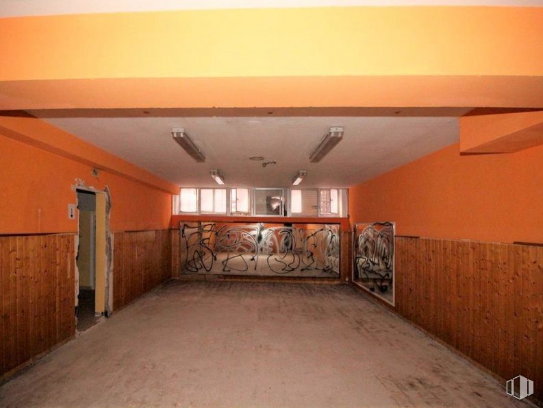 Retail for sale at Calle Salvador, 14, Getafe, Madrid, 28904 with picture frame, amber, wood, lighting, floor, flooring, house, building, tints and shades and ceiling around