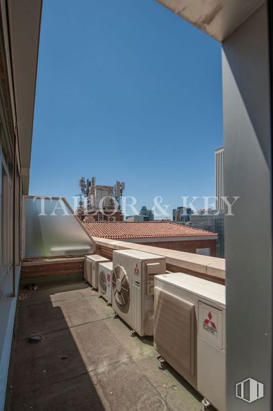 Oficina en venta en Paseo Castellana, Chamartín, Madrid, 28046 con cielo, azure, edificio, sombra, casa, diseño urbano, suelo, gas, fachada y ciudad alrededor