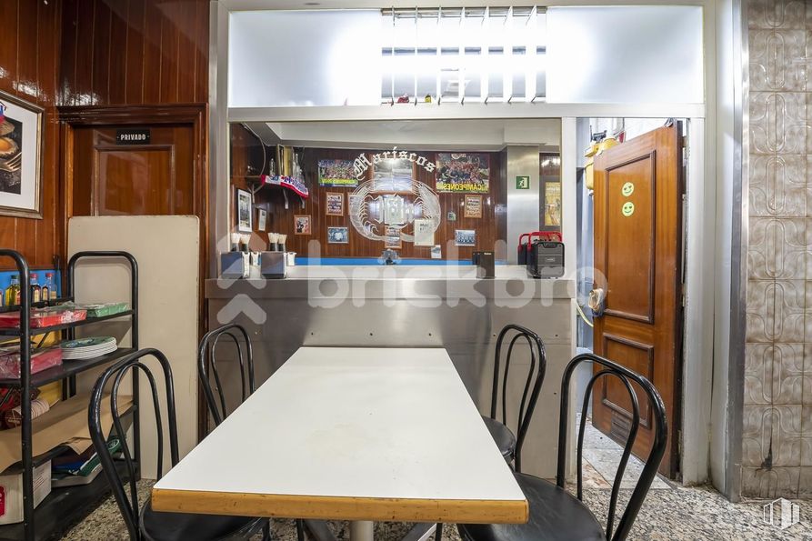 Retail for sale at Paseo Quince de Mayo, 3, Carabanchel, Madrid, 28019 with chair, door, furniture, table, property, wood, interior design, floor, flooring and building around