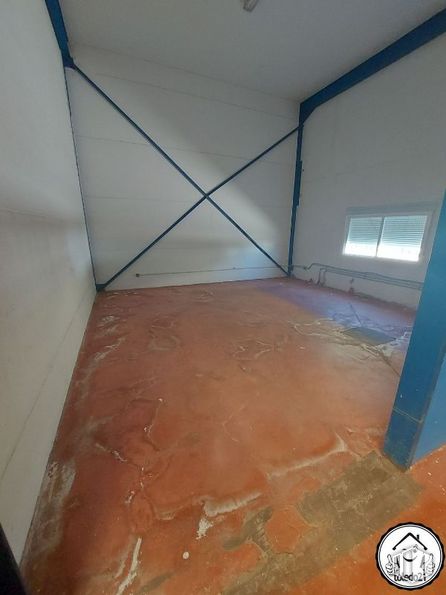 Industrial for sale at Camino Ciempozuelos, Seseña, Toledo, 45224 with window, wood, flooring, fixture, floor, composite material, hardwood, rectangle, concrete and tile flooring around