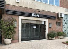 Oficina en alquiler y venta en Calle Federico Salmón, 8, Chamartín, Madrid, 28016 con ventana, maceta, planta de interior, planta, edificio, albañilería, ladrillo, puerta, accesorio y barrio alrededor