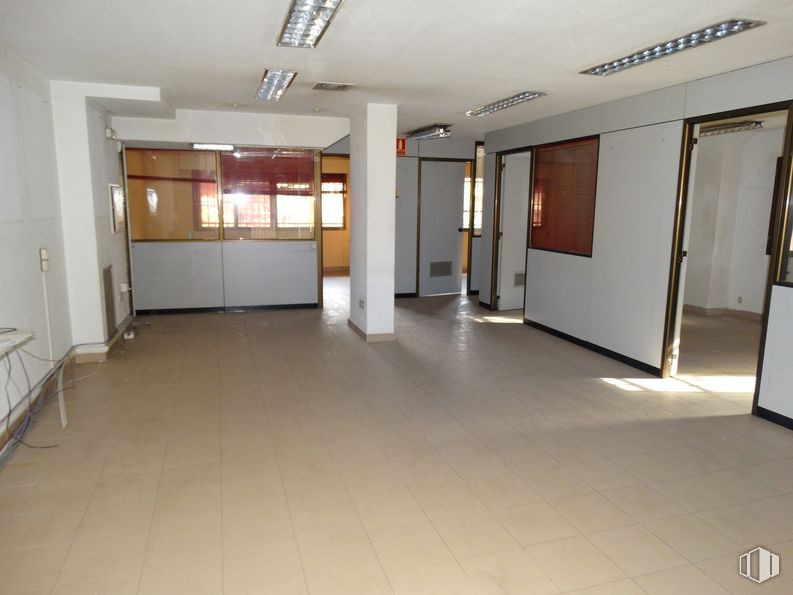 Oficina en venta en Calle Berlín, 4, Pozuelo de Alarcón, Madrid, 28224 con ebanistería, accesorio, entrada, mediante, madera, piso, suelo, propiedad material, bienes raíces, suelo de baldosas y casa alrededor