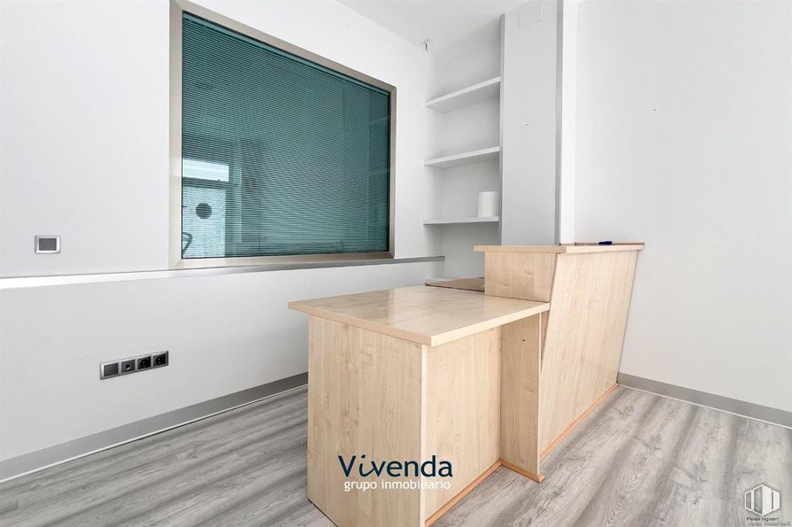 Retail for rent at Calle Villaamil, Móstoles, Madrid, 28934 with window blind, window, flooring, wood, floor, interior design, ceiling, room, apartment and wood flooring around