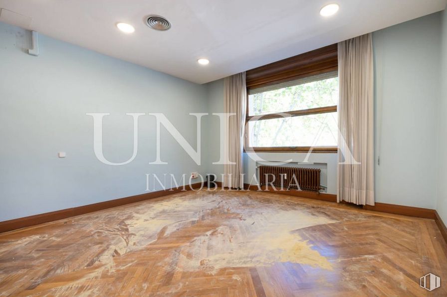 Oficina en venta en Calle Velázquez, Salamanca, Madrid, 28006 con ventana, marrón, edificio, madera, interiorismo, arquitectura, sombra, accesorio, suelo y suelos alrededor