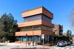 Office for sale at Calle Antonio Becerril, 12, Pozuelo de Alarcón, Madrid, 28223 with car, building, sky, tire, tree, urban design, vehicle, wheel, commercial building and shade around