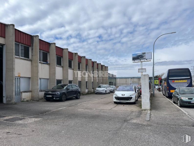 Industrial for sale at Calle Méjico, Guadalajara, 19004 with car, bus, automotive parking light, cloud, land vehicle, wheel, sky, vehicle, tire and building around