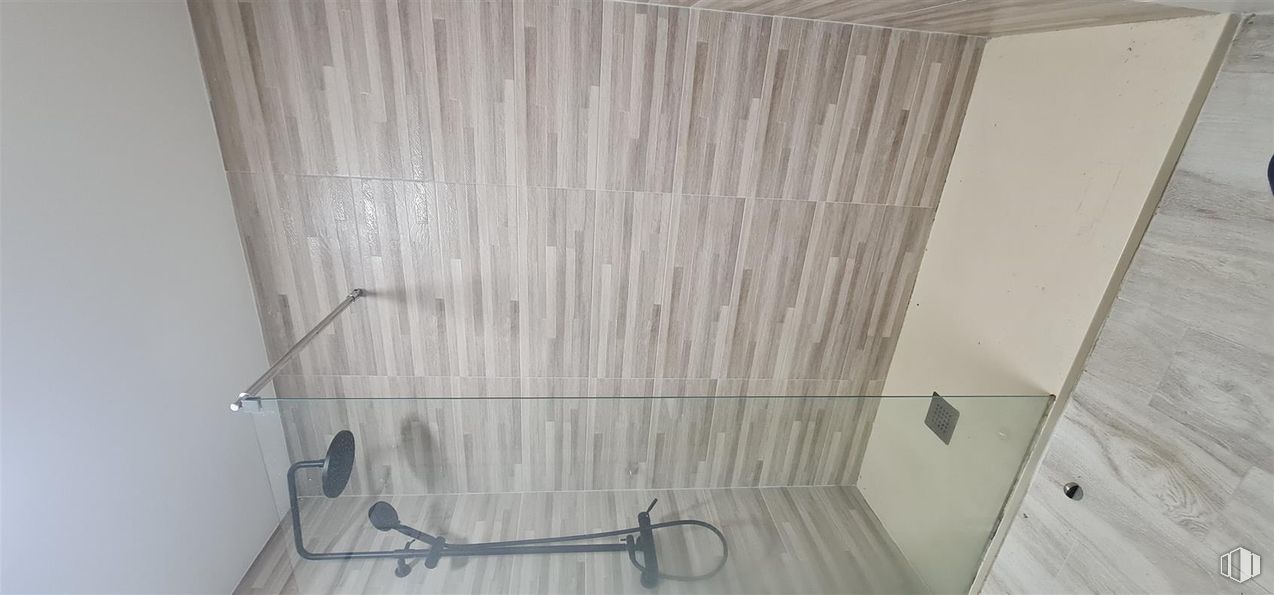 Oficina en venta en Centro urbano, Alcorcón, Madrid, 28012 con madera, accesorios de fontanería, suelo, suelos, cuarto de baño, línea, gas, material compuesto, accesorio y madera dura alrededor