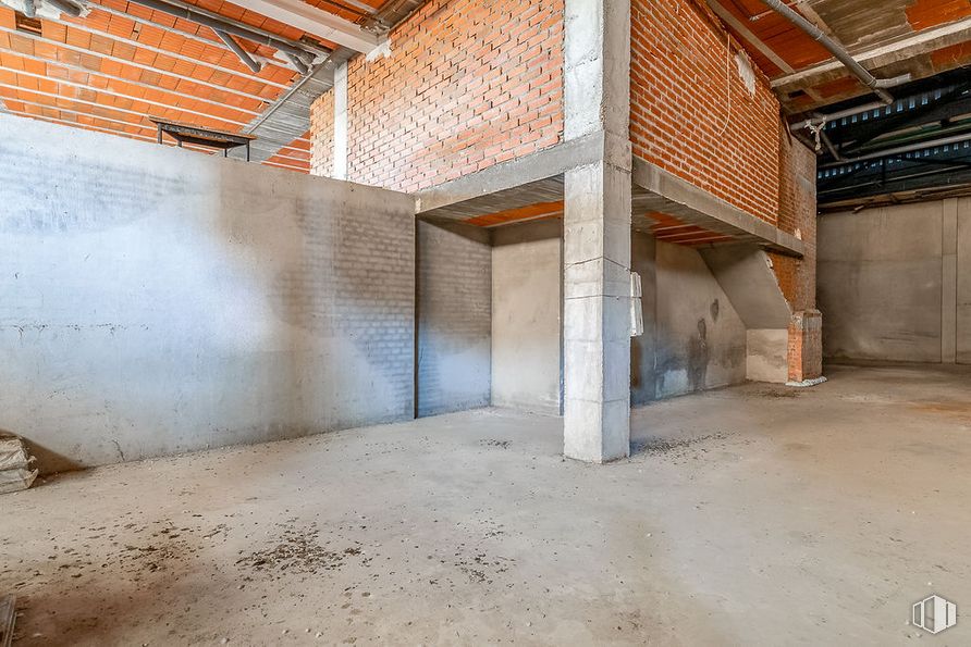 Retail for sale & for rent at Zona Pilar, Talavera de la Reina, Toledo, 45600 with building, wood, floor, flooring, composite material, beam, brick, building material, hall and concrete around