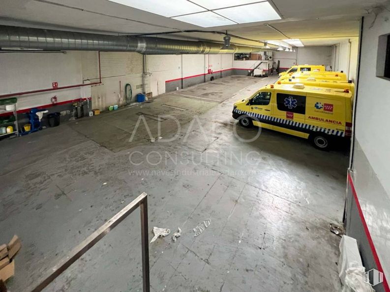 Industrial for sale at Calle Impresores, Getafe, Madrid, 28906 with van, ambulance, wheel, tire, automotive parking light, emergency vehicle, emergency service, machine, parking and parking lot around