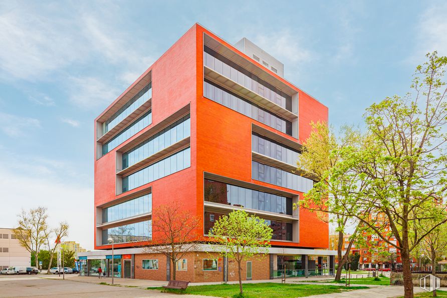 Oficina en alquiler en Avenida Águilas, 2B, La Latina, Madrid, 28044 con edificio, ventana, cielo, nube, planta, propiedad, árbol, bloque de torres, diseño urbano y condominio alrededor