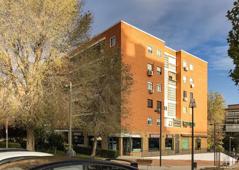 Local en alquiler y venta en Calle Río Ebro, 5, Móstoles, Madrid, 28935 con edificio, coche, cielo, ventana, planta, árbol, diseño urbano, barrio, luz de la calle y zona residencial alrededor