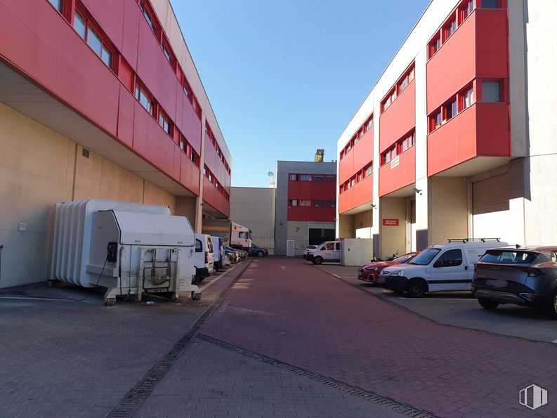 Nave en venta en Zona industrial Valle de Tobalina, Villaverde, Madrid, 28021 con edificio, coche, camioneta, cielo, rueda, neumático, propiedad, vehículo, ventana y superficie de la carretera alrededor