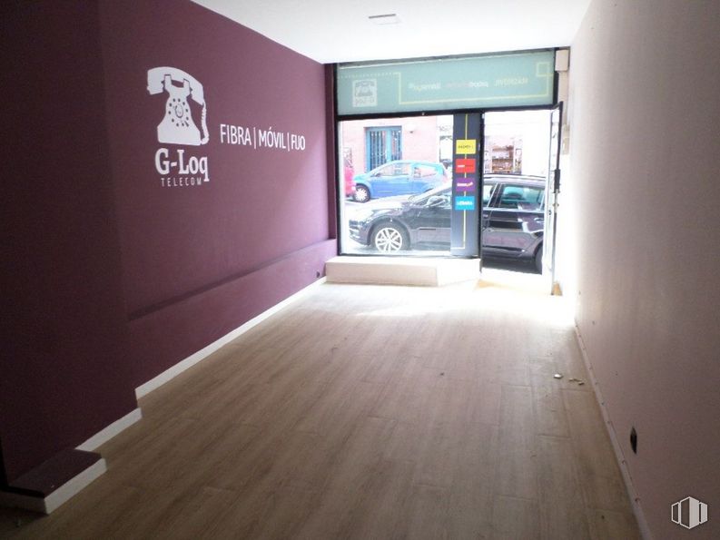 Retail for sale & for rent at Cuesta San Francisco, 15, Las Rozas de Madrid, Madrid, 28230 with car, tire, wheel, vehicle, automotive design, wood, automotive lighting, automotive exterior, flooring and floor around