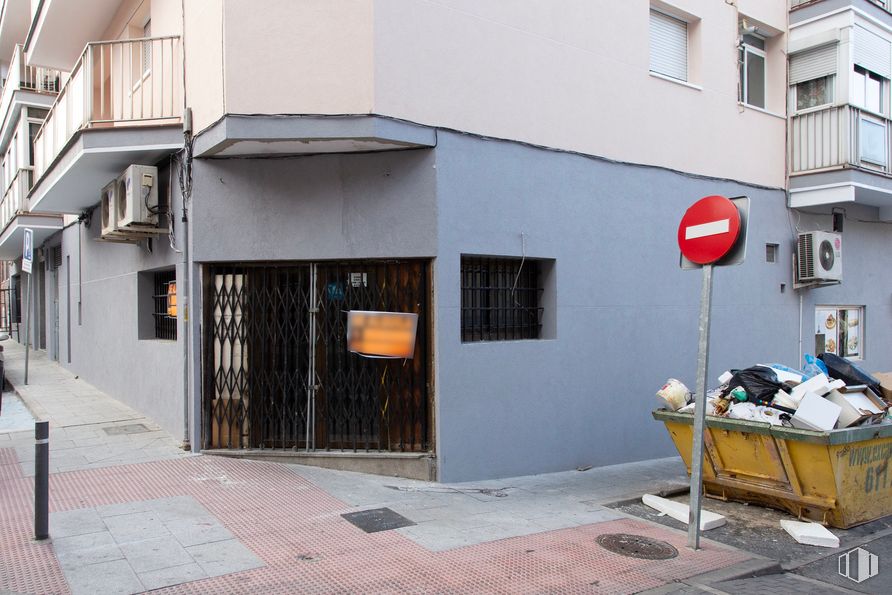 Local en venta en Calle Marqués de Valdavia, 2, Collado Villalba, Madrid, 28400 con ventana, edificio, superficie de carretera, fachada, ciudad, carretera, diseño urbano, callejón, acera y puerta alrededor