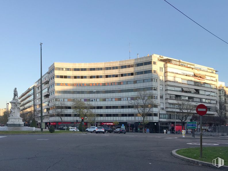 Oficina en alquiler en Edificio Loreto II, Glorieta Quevedo, 9, Chamberí, Madrid, 28015 con edificio, cielo, arquitectura, diseño urbano, luz de la calle, bloque de pisos, condominio, edificio comercial, barrio residencial y propiedad material alrededor