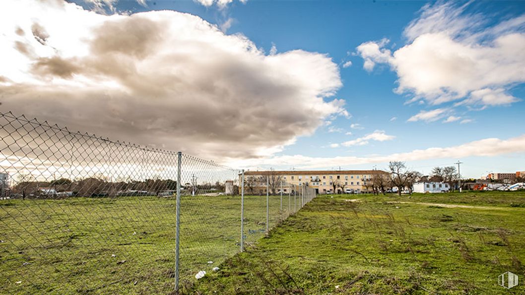 Land for sale at Avenida Aragón - Parcela T.3.5.402, 14, San Blas - Canillejas, Madrid, 28022 with building, cloud, sky, plant, atmosphere, ecoregion, natural environment, fence, natural landscape and land lot around