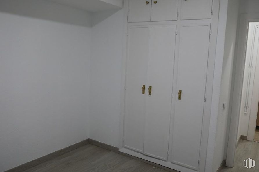 Oficina en venta en Zona Rubén Darío, Chamberí, Madrid, 28010 con armario, alacena, puerta, accesorio, madera, edificio, suelos, pintura, madera dura y techo alrededor